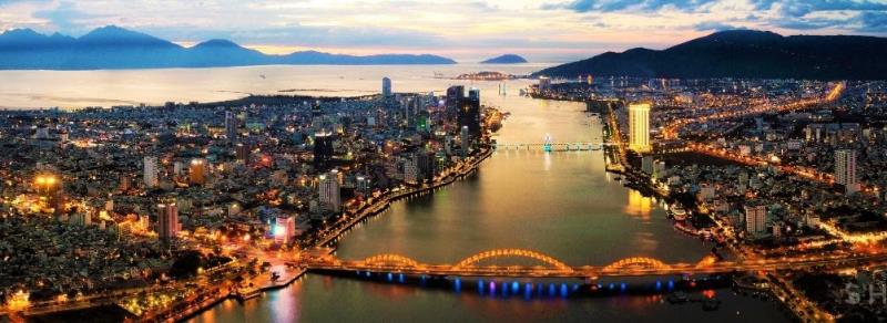 Quần thể kiến trúc tâm linh trên đỉnh núi Bà Đen, Tây Ninh.