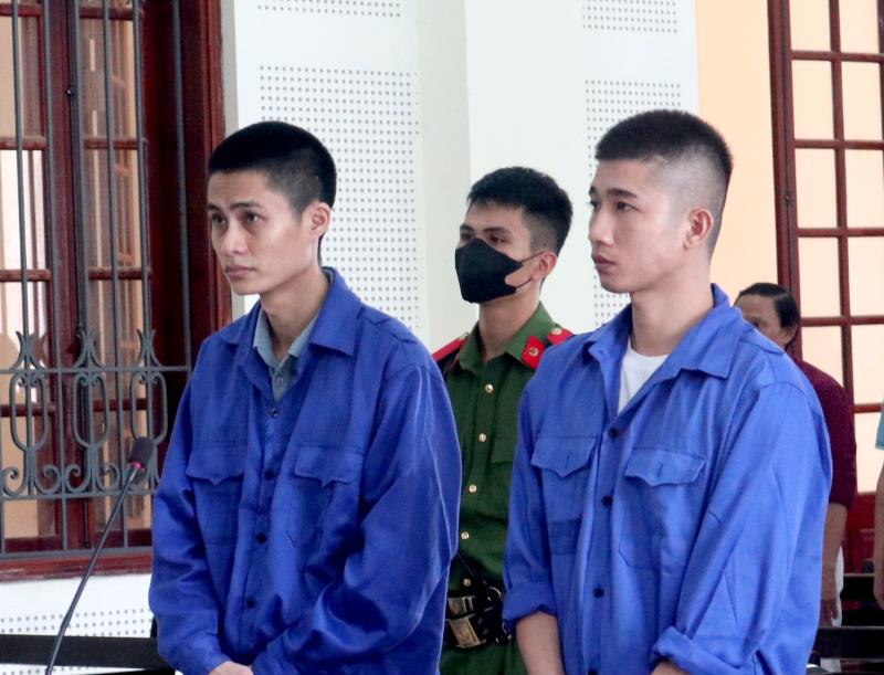 Hai bị cáo Nguyễn Văn Trường và Đặng Trọng Toàn.