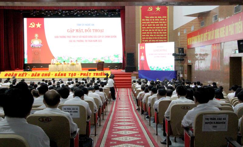 Các đồng chí chủ trì hội nghị